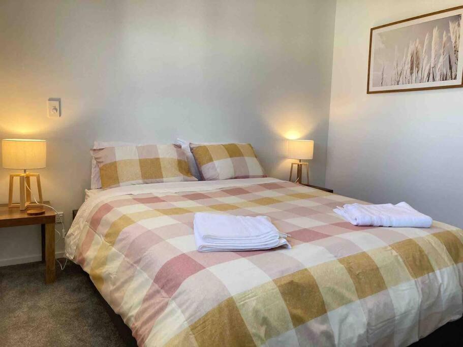 Cheerful 2 Bedroom Townhouse In Addington! Christchurch Exteriör bild