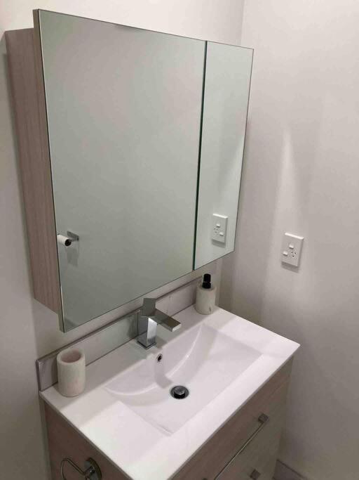 Cheerful 2 Bedroom Townhouse In Addington! Christchurch Exteriör bild