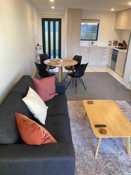 Cheerful 2 Bedroom Townhouse In Addington! Christchurch Exteriör bild
